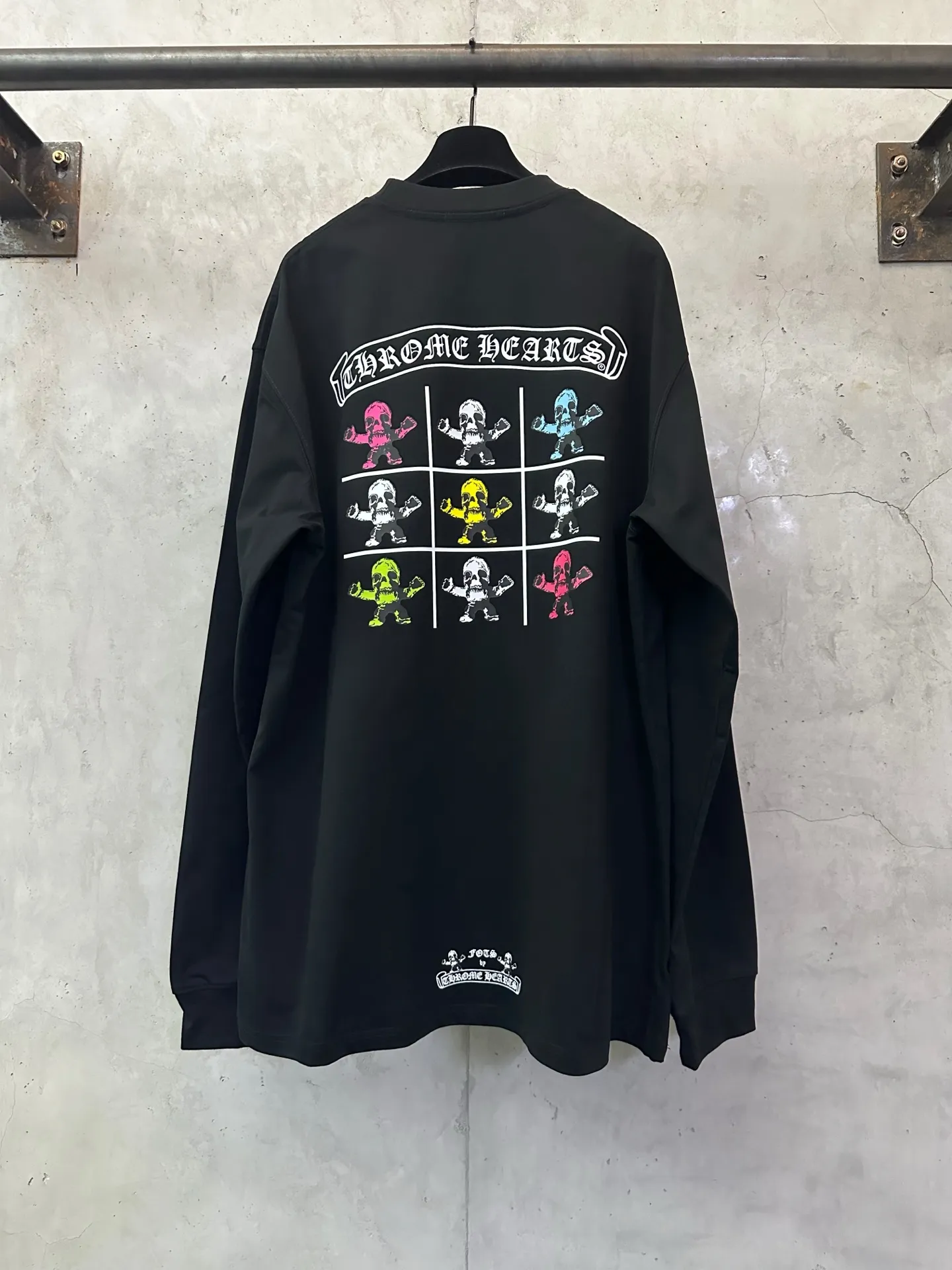 P340 Chrome Hearts 25ss foti system black color nine-square grid round neck long-sleeved T-shirt. Fabric is high-definition, ultra-heavy-weight cotton, double-yarn compact Xinjiang cotton. Weight: 320 grams. Clean cloth surface. Clear texture. Tight feel. Stiff. High color fastness. No deformation. No discoloration. Customized hardware. Thread. Accessories. Alignment. Same style for men and women. -Color: Black White -Size: XS S M L